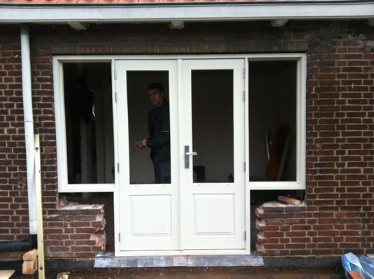 nieuw kozijn met openslaande deuren