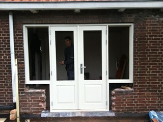 nieuw kozijn met openslaande deuren