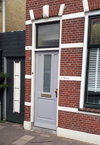 hardhouten voordeur Skantrae